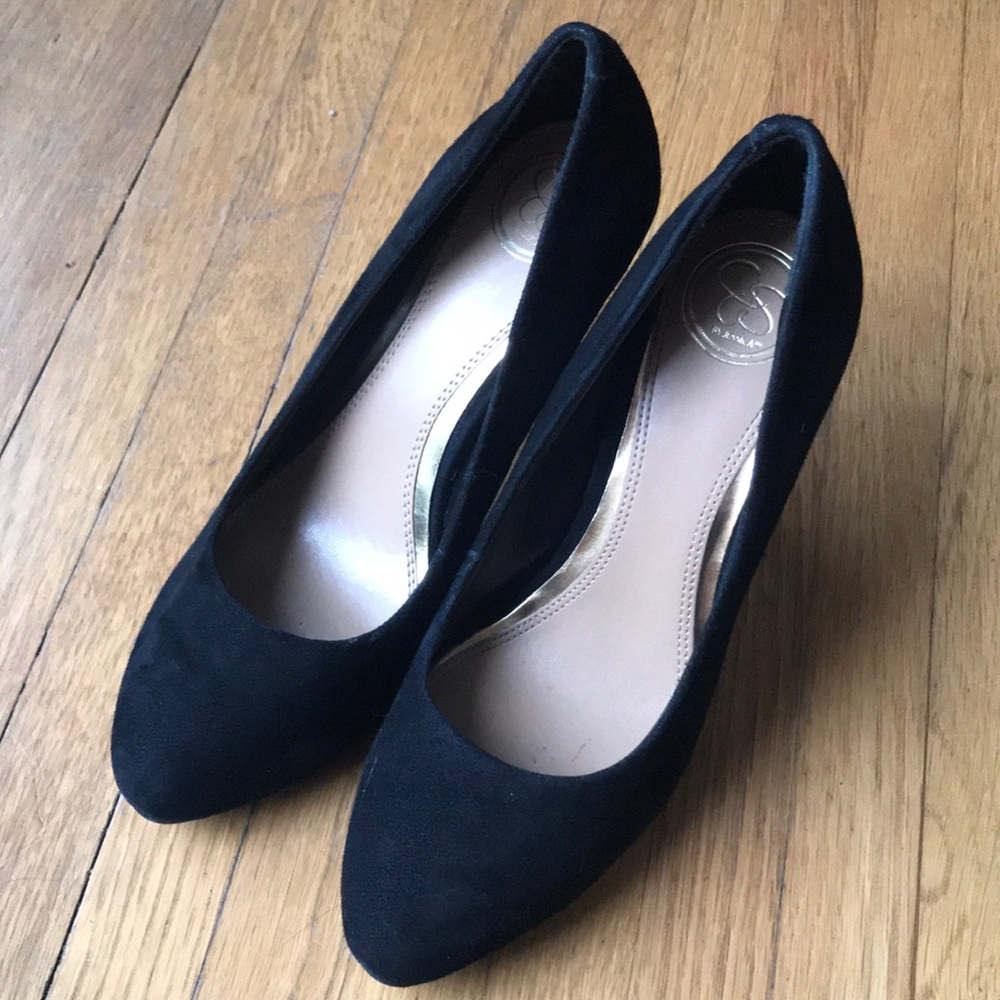 Jessica Simpson Classic Black Suede Pumps